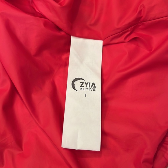 Zyia down vest size small - Picture 7 of 8